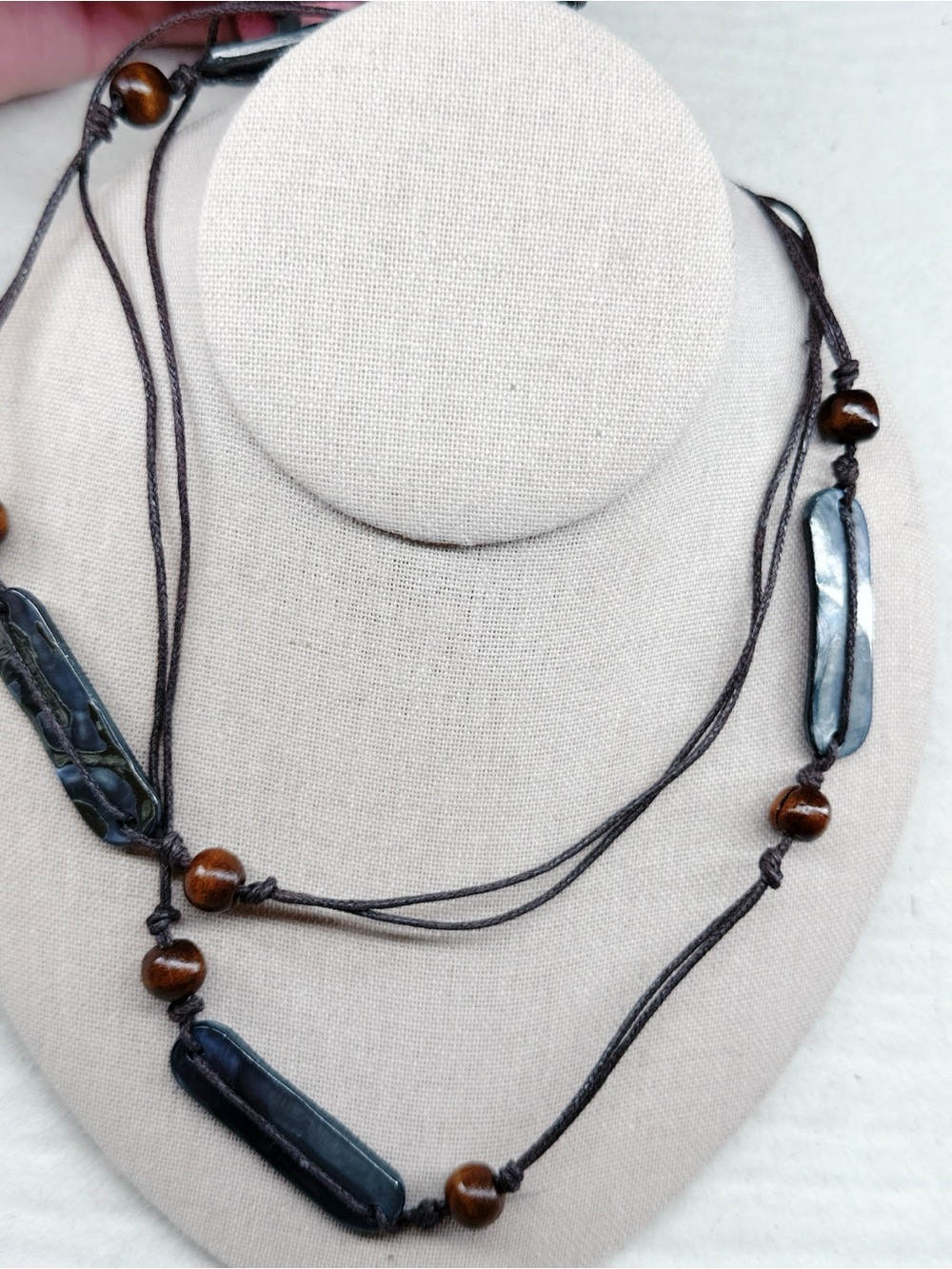 362u. Gray Shell Boho Necklace